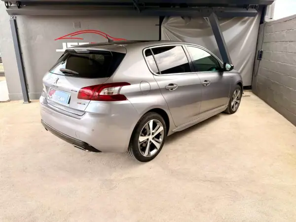 Peugeot 308 2015 - 15990 EUR, 223775 km - AUTO.MOTO.pt - 223775km - foto 6 de 22