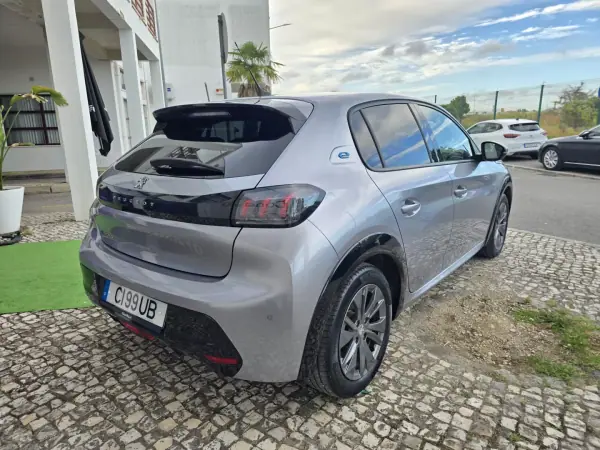 Peugeot e-208 2022 - 16950 EUR, 77000 km - AUTO.MOTO.pt - 77000km - foto 2 de 10