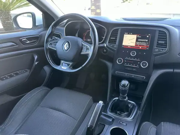 Renault Mégane Sport Tourer 2017 - 9900 EUR, 190000 km - AUTO.MOTO.pt - 190000km - foto 27 de 60