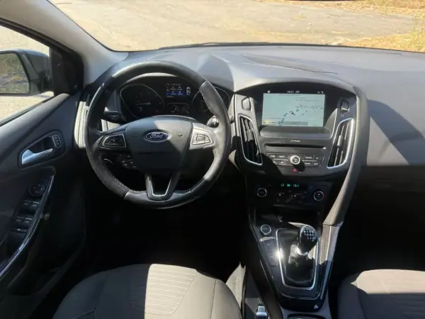Ford Focus SW 2017 - 9900 EUR, 155000 km - AUTO.MOTO.pt - 155000km - foto 10 de 26