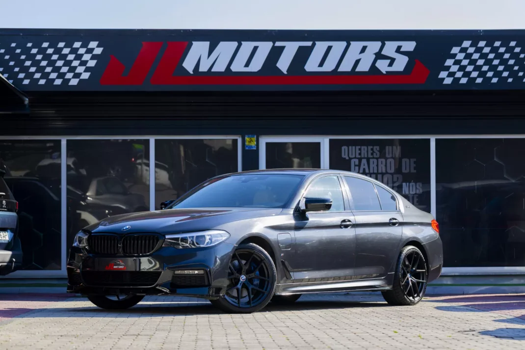 BMW 530e 2019 - 26850 EUR, 181810 km - AUTO.MOTO.pt - 181810km - foto 3 de 47
