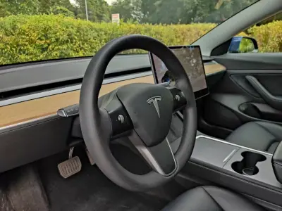 Tesla Model 3 2021 - 25990 EUR, 100000 km - AUTO.MOTO.pt - 100000km - foto 28 de 46