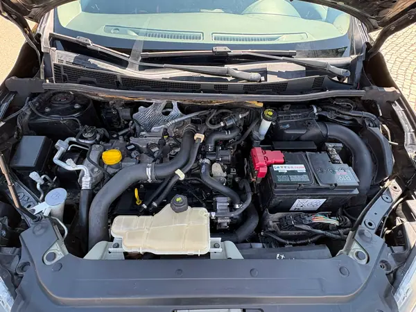 Nissan Pulsar 2015 - 7500 EUR, 216184 km - AUTO.MOTO.pt - 216184km - foto 9 de 13