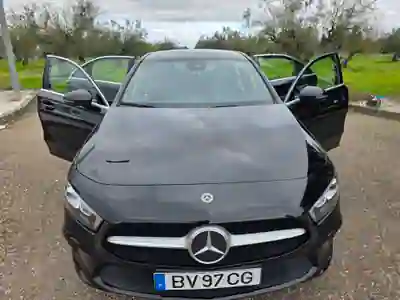 Mercedes-Benz A 250 Limousine 2021 - 21000 EUR, 202000 km - AUTO.MOTO.pt - 202000km - foto 8 de 12