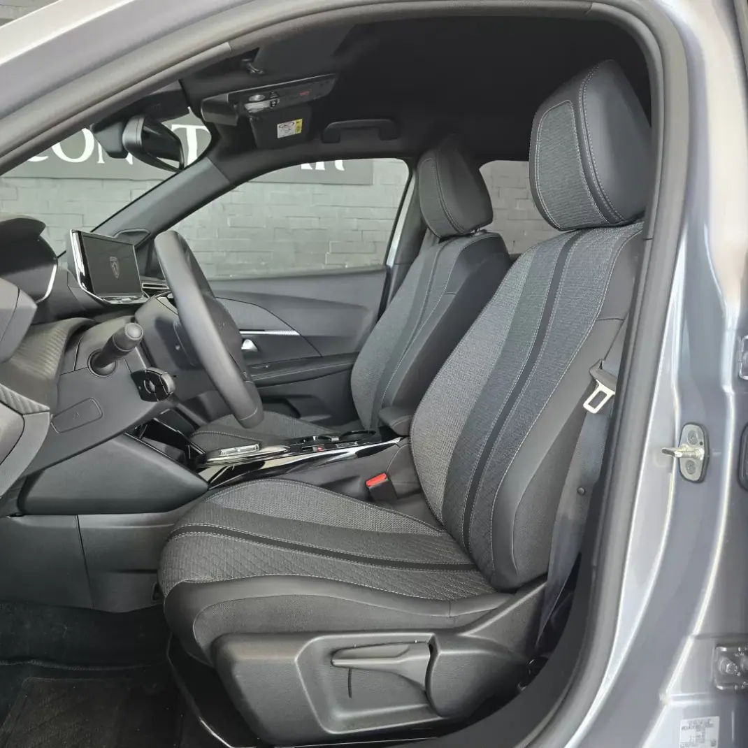 Peugeot e-2008 2025 - 29900 EUR, 5239 km - AUTO.MOTO.pt - 5239km - foto 18 de 23
