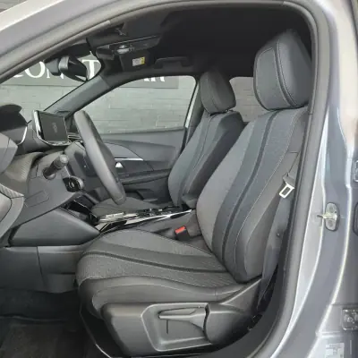 Peugeot e-2008 2025 - 29900 EUR, 5239 km - AUTO.MOTO.pt - 5239km - foto 18 de 23