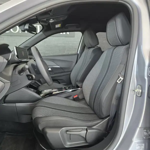 Peugeot e-2008 2025 - 29900 EUR, 5239 km - AUTO.MOTO.pt - 5239km - foto 18 de 23