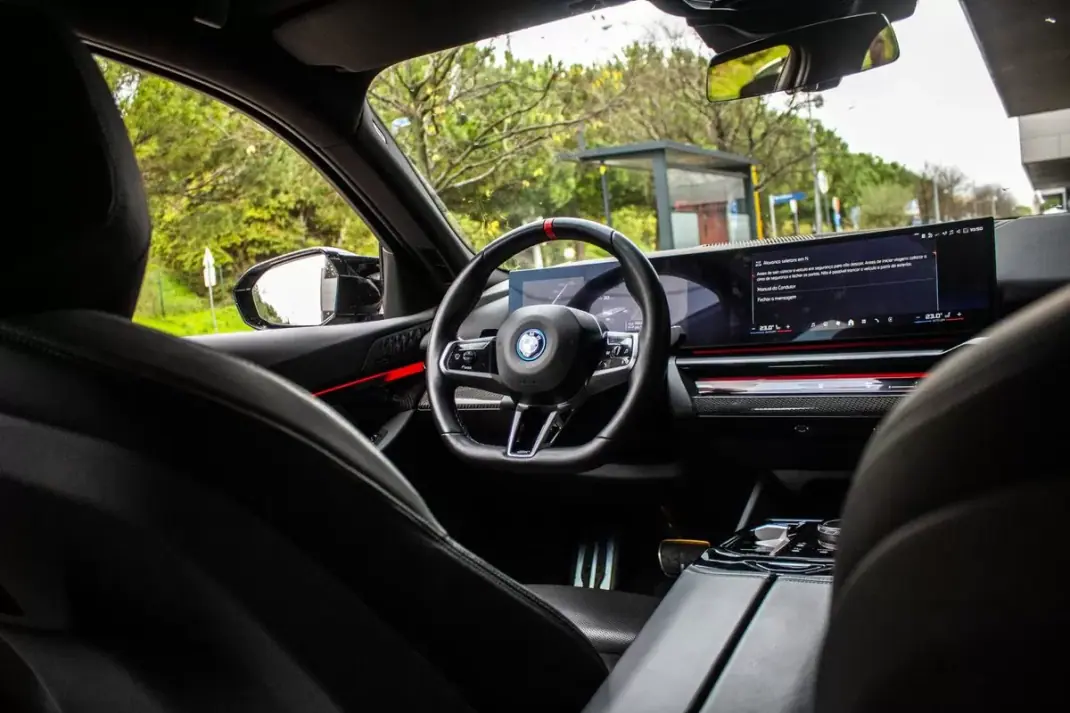 BMW i5 2023 - 74990 EUR, 17145 km - AUTO.MOTO.pt - 17145km - foto 46 de 60