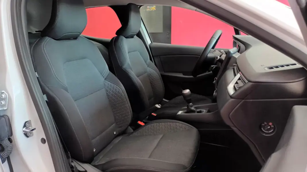 Renault Clio VAN 1.5 Blue DCi AIR NAV 2020 - 14220 EUR, 88186 km - AUTO.MOTO.pt - 88186km - foto 46 de 54