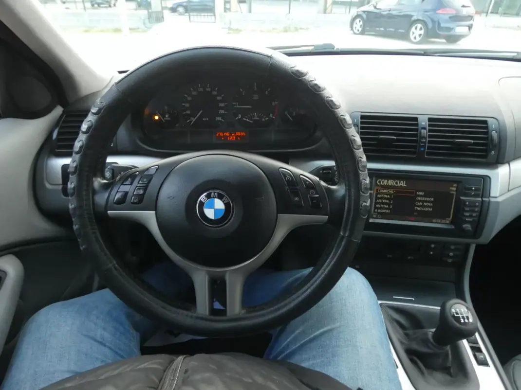 BMW 320 2004 - 7250 EUR, 270000 km - AUTO.MOTO.pt - 270000km - foto 14 de 28
