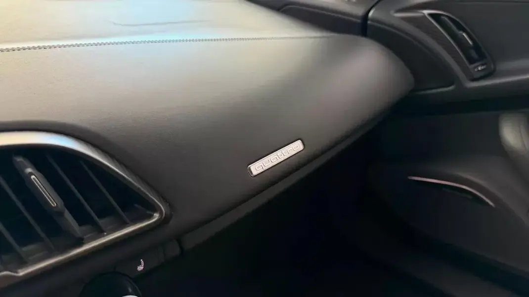 Audi R8 Coupé 2015 - 129990 EUR, 78788 km - 78788km - foto 21 de 34