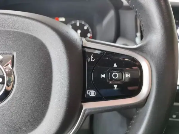 Volvo V90 2018 - 20990 EUR, 188000 km - AUTO.MOTO.pt - 188000km - foto 26 de 35