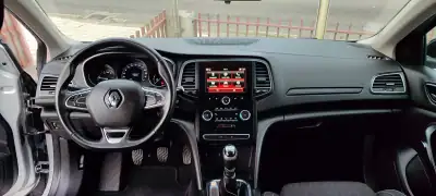Renault Mégane Sport Tourer 2019 - 13500 EUR, 143305 km - AUTO.MOTO.pt - 143305km - foto 6 de 13