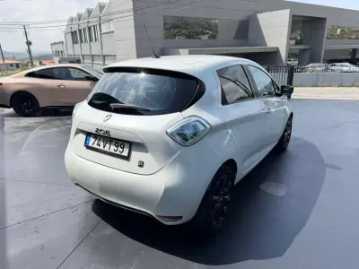 Renault Zoe 2015 - 8900 EUR, 112000 km - AUTO.MOTO.pt - 112000km - foto 3 de 9
