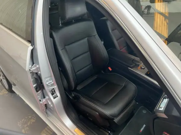 Mercedes-Benz E 250 2016 - 15950 EUR, 453700 km - AUTO.MOTO.pt - 453700km - foto 17 de 20