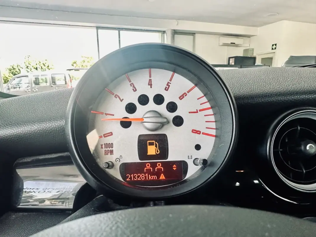 MINI 3 Portas 2012 - 10990 EUR, 213281 km - 213281km - foto 11 de 19