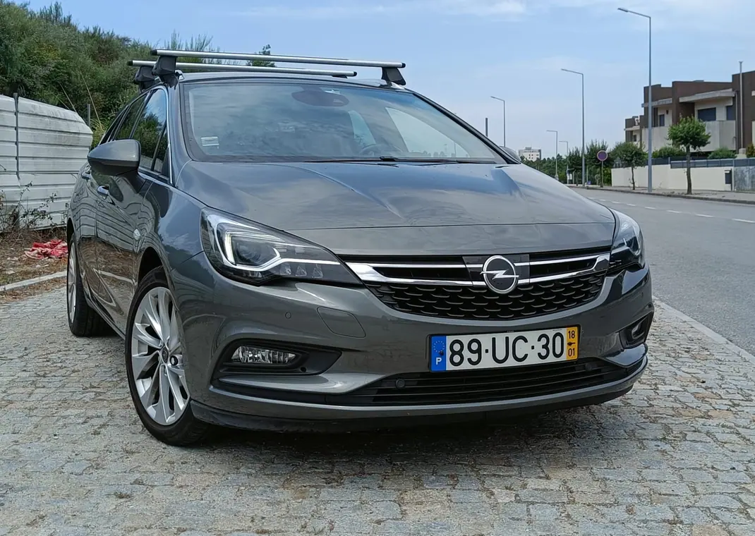 Opel Astra Sports Tourer 2018 - 12500 EUR, 150000 km - AUTO.MOTO.pt - 150000km - foto 1 de 11