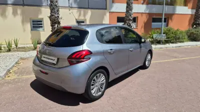 Peugeot 208 2019 - 9980 EUR, 50000 km - AUTO.MOTO.pt - 50000km - foto 6 de 14