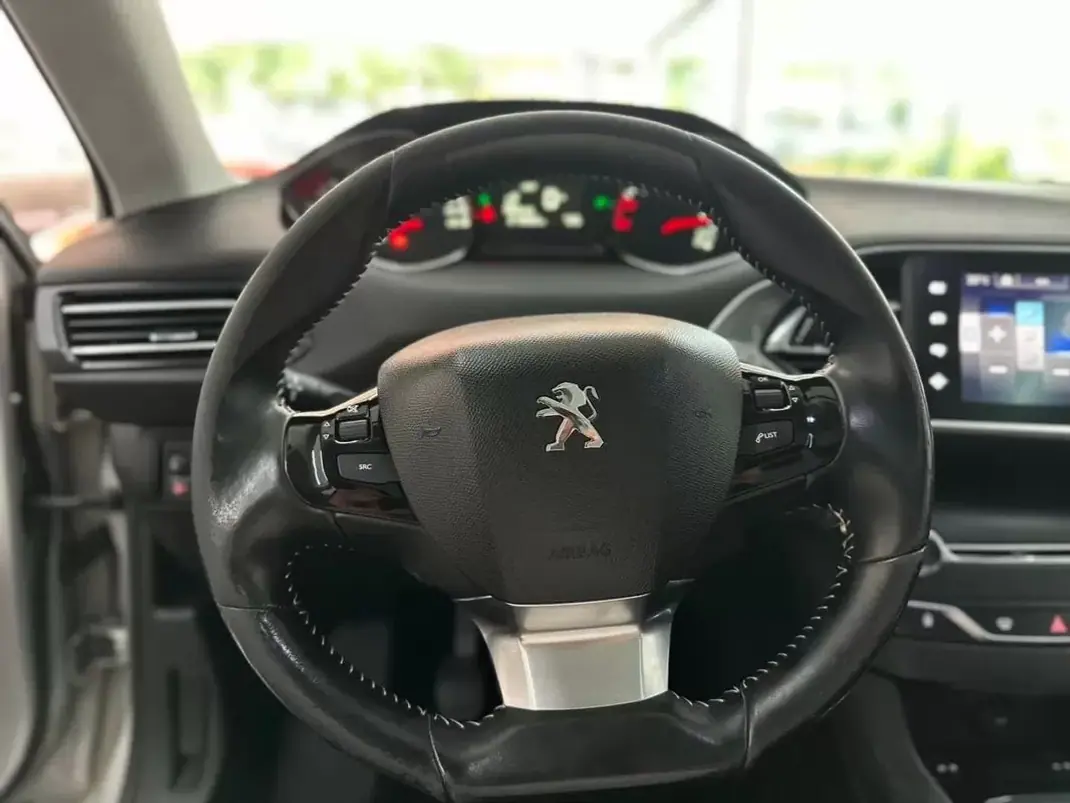 Peugeot 308 SW 2016 - 7990 EUR, 212792 km - AUTO.MOTO.pt - 212792km - foto 21 de 22