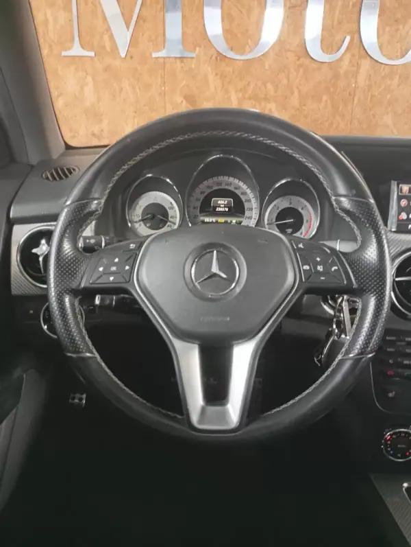Mercedes-Benz GLK 250 2013 - 16900 EUR, 238000 km - AUTO.MOTO.pt - 238000km - foto 16 de 20