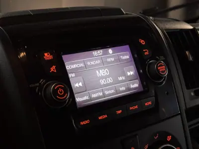 Peugeot Partner L2 caixa automática 130cv 2022 - 16990 EUR, 170100 km - AUTO.MOTO.pt - 170100km - foto 19 de 26