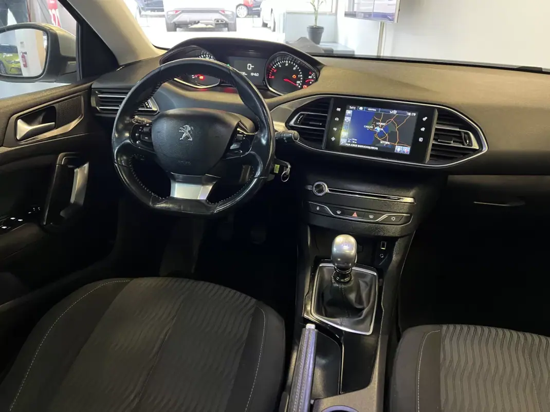 Peugeot 308 SW 2014 - 6990 EUR, 298000 km - AUTO.MOTO.pt - 298000km - foto 23 de 37