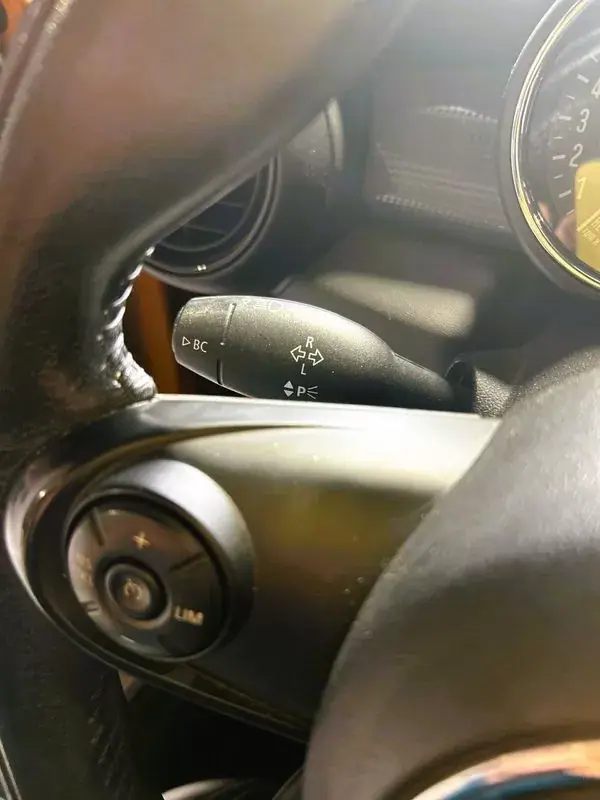 MINI 5 Portas 2016 - 12000 EUR, 203000 km - AUTO.MOTO.pt - 203000km - foto 25 de 27