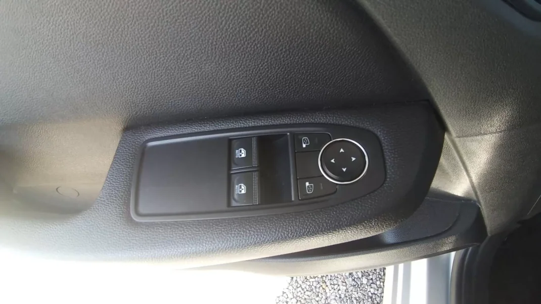 Renault Clio 2020 - 13690 EUR, 114437 km - AUTO.MOTO.pt - 114437km - foto 38 de 42