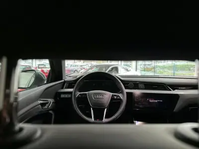 Audi Q8 e-Tron Sportback 2023 - 49500 EUR, 93000 km - AUTO.MOTO.pt - 93000km - foto 16 de 31