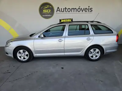 Skoda Octavia Break 2010 - 5950 EUR, 182000 km - AUTO.MOTO.pt - 182000km - foto 2 de 9
