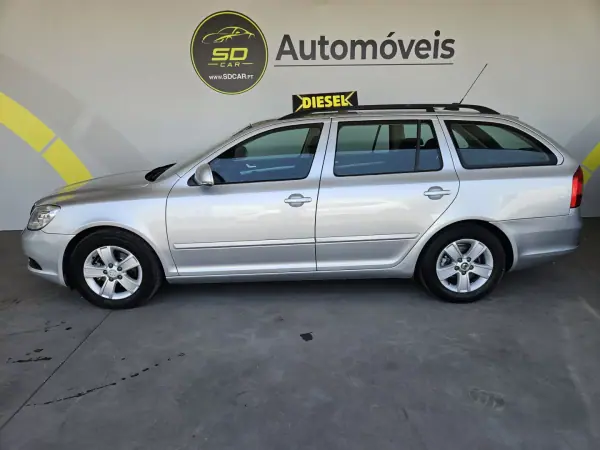 Skoda Octavia Break 2010 - 5950 EUR, 182000 km - AUTO.MOTO.pt - 182000km - foto 2 de 9