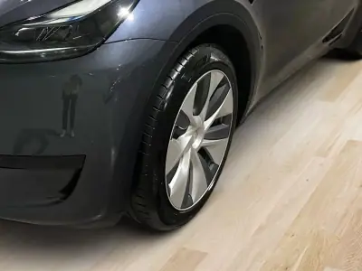 Tesla Model Y 2023 - 32800 EUR, 92000 km - AUTO.MOTO.pt - 92000km - foto 6 de 20