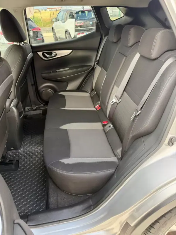 Nissan Qashqai 2018 - 18990 EUR, 111000 km - AUTO.MOTO.pt - 111000km - foto 34 de 39