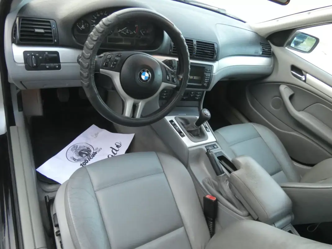 BMW 320 2004 - 7250 EUR, 270000 km - AUTO.MOTO.pt - 270000km - foto 13 de 28
