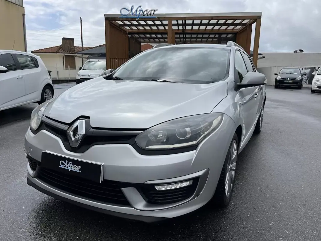 Renault Mégane Sport Tourer 2014 - 7750 EUR, 250000 km - AUTO.MOTO.pt - 250000km - foto 47 de 47