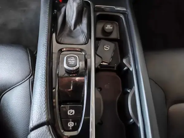 Volvo V90 2018 - 20990 EUR, 188000 km - AUTO.MOTO.pt - 188000km - foto 33 de 35