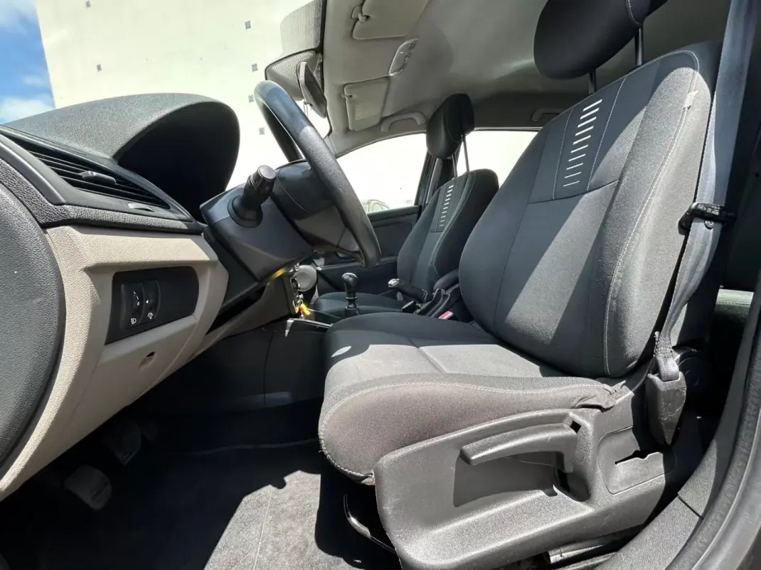 Renault Mégane 2013 - 6990 EUR, 253321 km - 253321km - foto 9 de 17