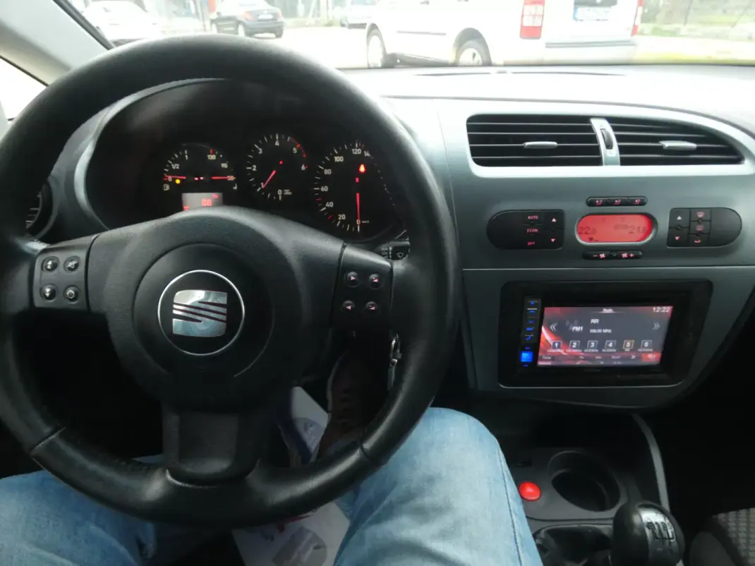 SEAT Leon 2008 - 8500 EUR, 280000 km - AUTO.MOTO.pt - 280000km - foto 19 de 21