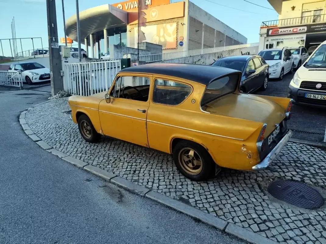 Ford Anglia 1960 - 5000 EUR, 14000 km - AUTO.MOTO.pt - 14000km - foto 4 de 30