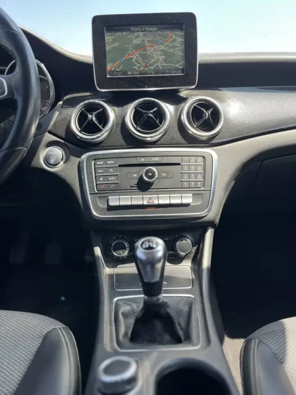 Mercedes-Benz CLA 180 2017 - 18500 EUR, 180800 km - AUTO.MOTO.pt - 180800km - foto 18 de 25