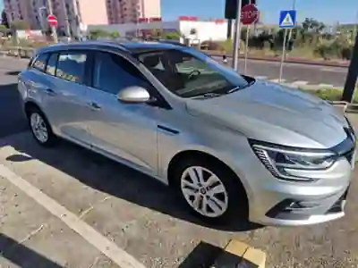 Renault Mégane E-Tech 2021 - 12900 EUR, 137000 km - AUTO.MOTO.pt - 137000km - foto 3 de 7