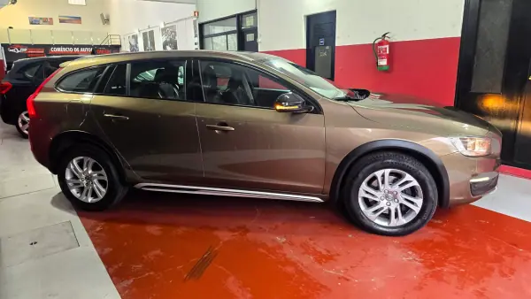 Volvo V60 Cross Country 2016 - 18180 EUR, 138731 km - AUTO.MOTO.pt - 138731km - foto 5 de 54