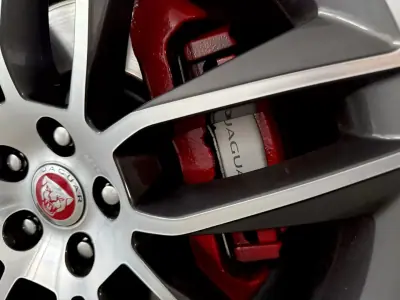 Jaguar F-Type 2018 - 46000 EUR, 64300 km - AUTO.MOTO.pt - 64300km - foto 31 de 135