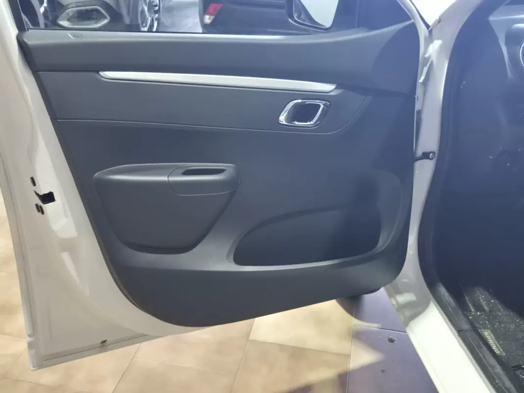 Dacia Spring 2023 - 14000 EUR, 13500 km - AUTO.MOTO.pt - 13500km - foto 18 de 22