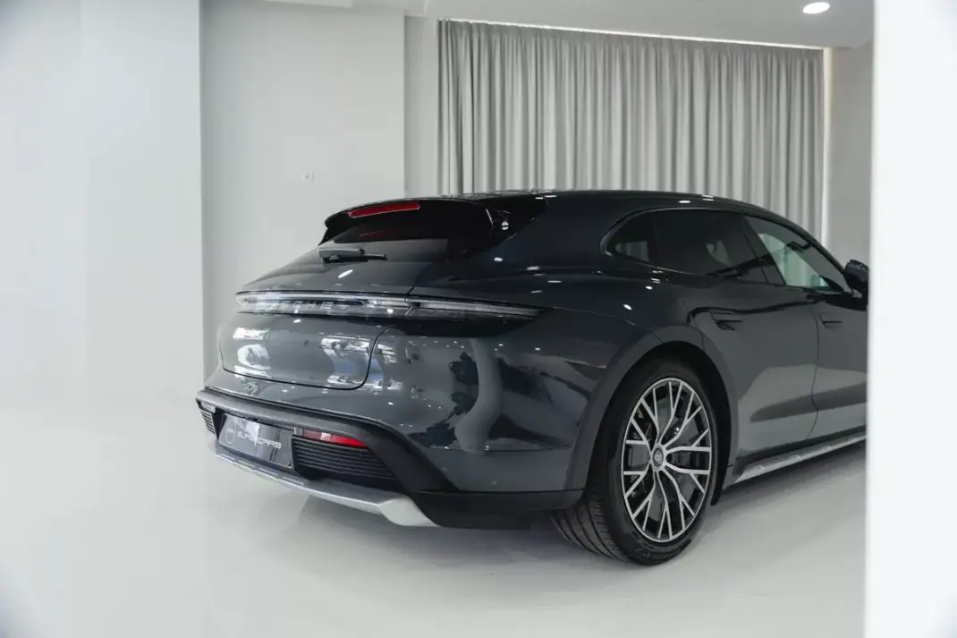 Porsche Taycan Cross Turismo 2022 - 63950 EUR, 45941 km - 45941km - foto 17 de 52