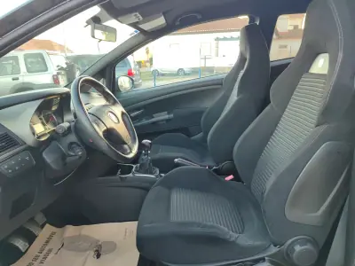 Fiat Grande Punto 2010 - 13900 EUR, 32000 km - AUTO.MOTO.pt - 32000km - foto 11 de 28
