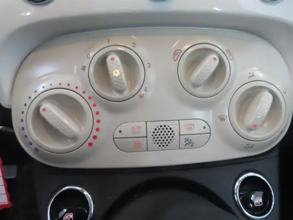 Fiat 500 2019 - 11750 EUR, 44900 km - AUTO.MOTO.pt - 44900km - foto 19 de 24