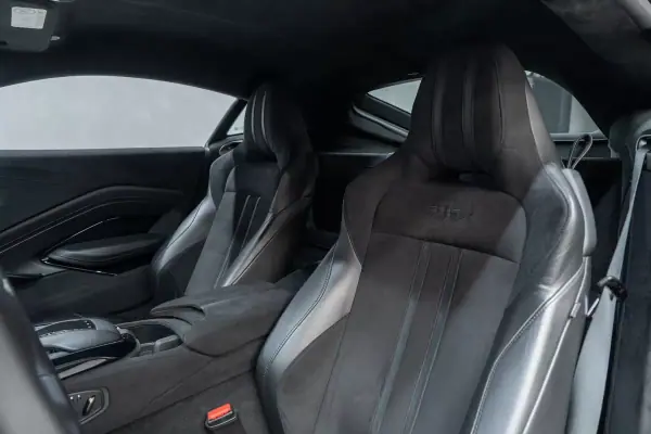 Aston Martin V8 Vantage Coupe 2019 - 144950 EUR, 31000 km - 31000km - foto 18 de 45