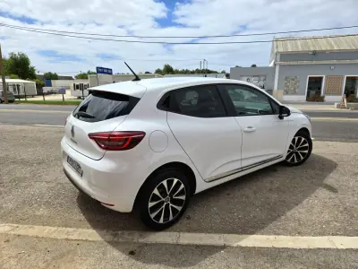 Renault Clio 2021 - 16950 EUR, 67876 km - AUTO.MOTO.pt - 67876km - foto 2 de 10