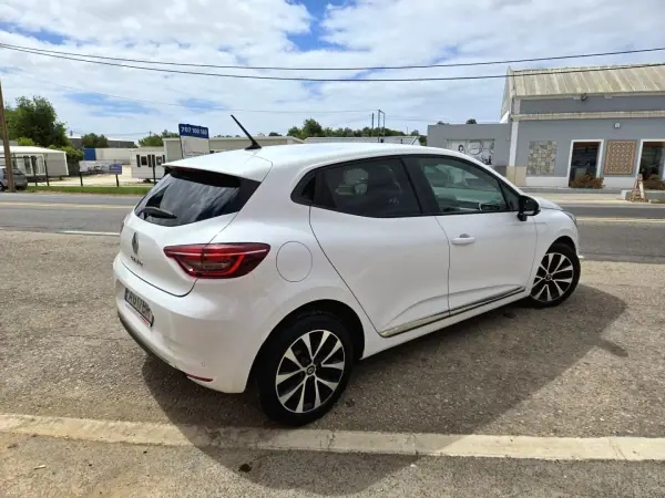 Renault Clio 2021 - 16950 EUR, 67876 km - AUTO.MOTO.pt - 67876km - foto 2 de 10